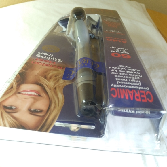 NEW Revlon Digital 3/4" Ceramic Styling Iron - Picture 14 of 15